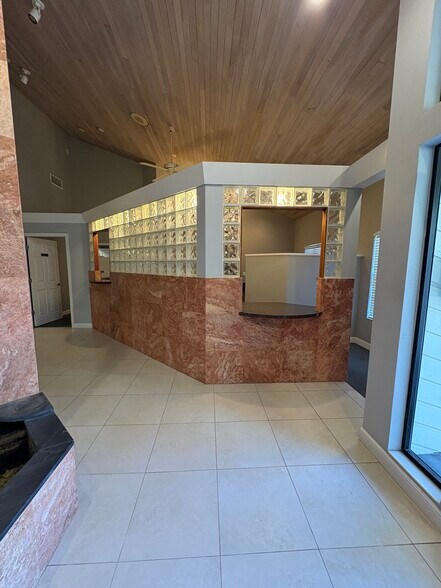More Photos Of 9066 Cypress Green Dr, Jacksonville Medical For Lease