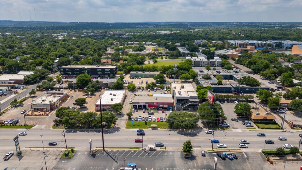 More Photos Of 5528 N Lamar Blvd, Austin Auto Repair For Sale