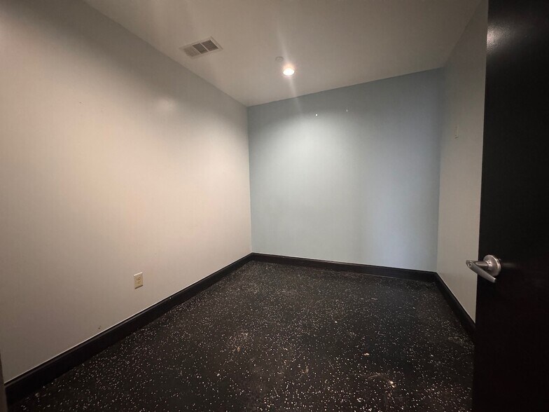 More Photos Of 6254 Memorial Dr, Stone Mountain Storefront Retail Office For Lease