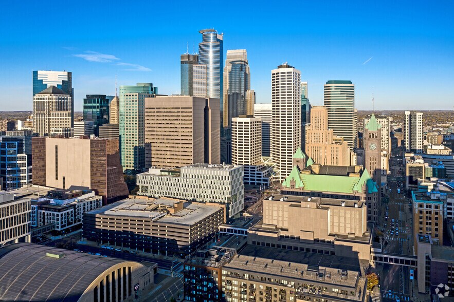 More Photos Of 400 S 4th St S, Minneapolis Office For Lease