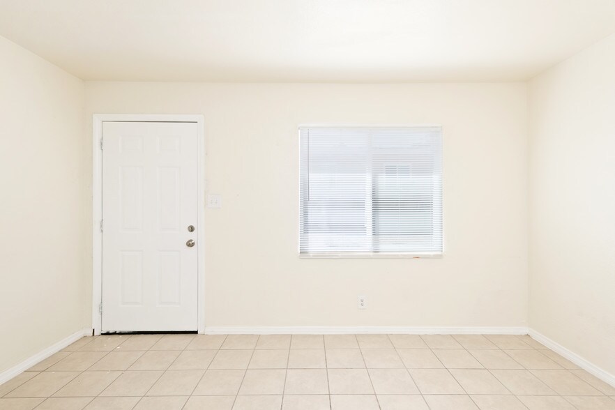 More Photos Of 15564 Hesperia Rd, Victorville Apartments For Sale