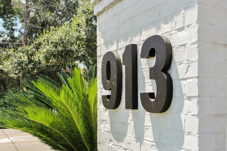 More Photos Of 913 S College Rd, Lafayette Medical For Lease