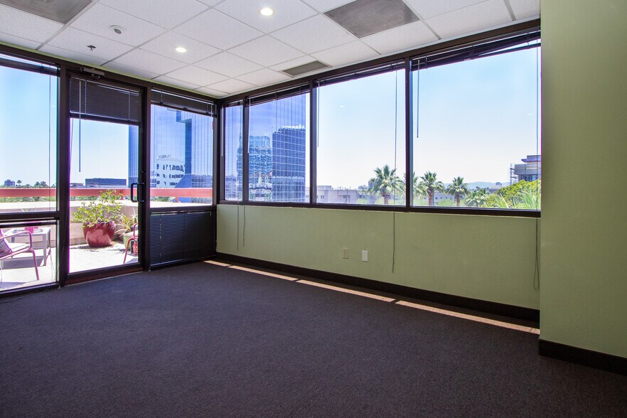 More Photos Of 202 E Earll Dr, Phoenix Medical For Sale