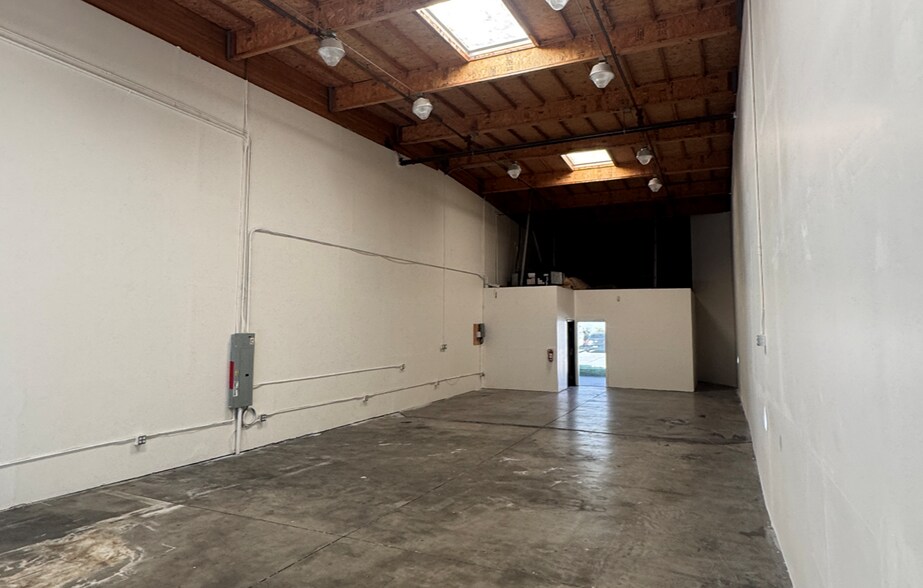 More Photos Of 6950 Camino Maquiladora, San Diego Service For Sale