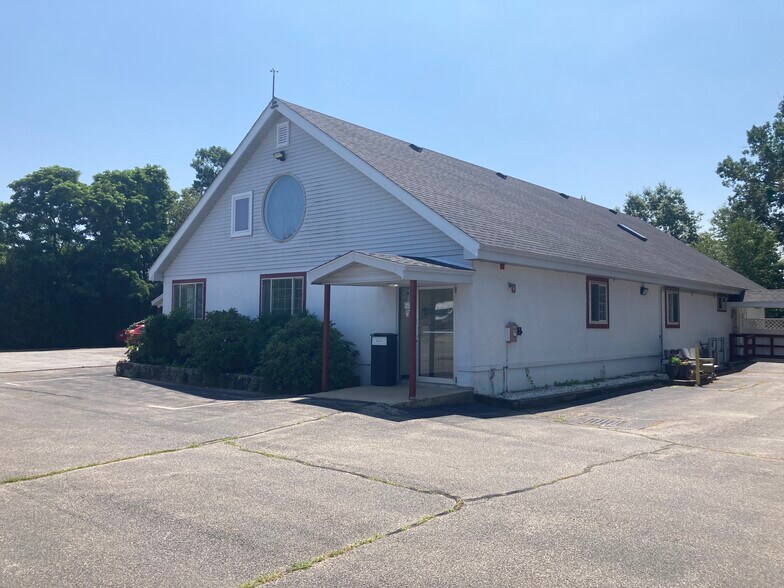 More Photos Of 19 Batchelder Rd, Seabrook Office Residential For Lease