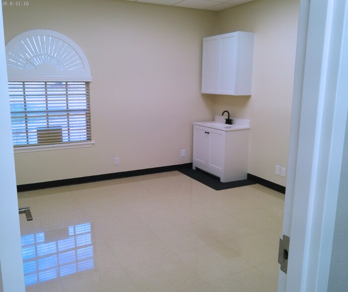 More Photos Of 109 Silver Palm Ave, Melbourne Medical For Lease