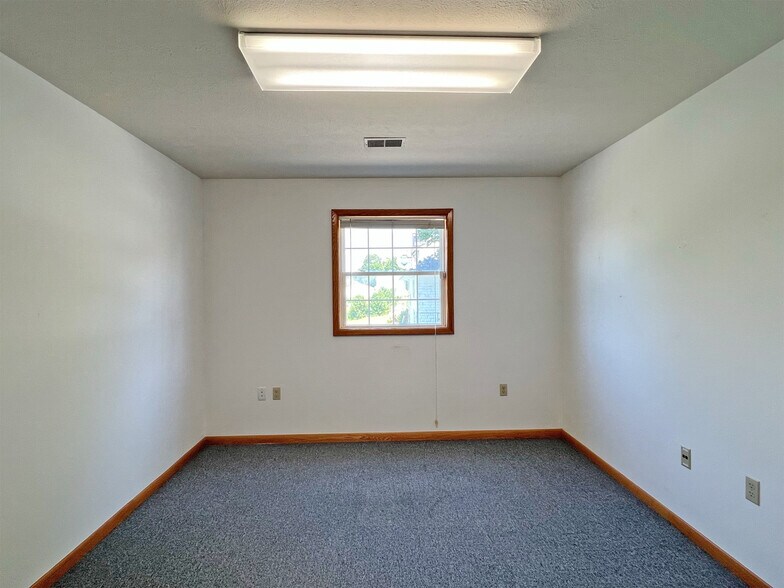 More Photos Of 4546 W Ridge Road, Erie Office For Sale