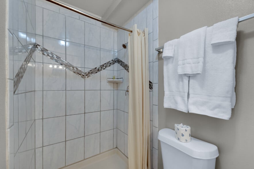 More Photos Of 2105 E Platte Ave, Colorado Springs Hotel For Sale