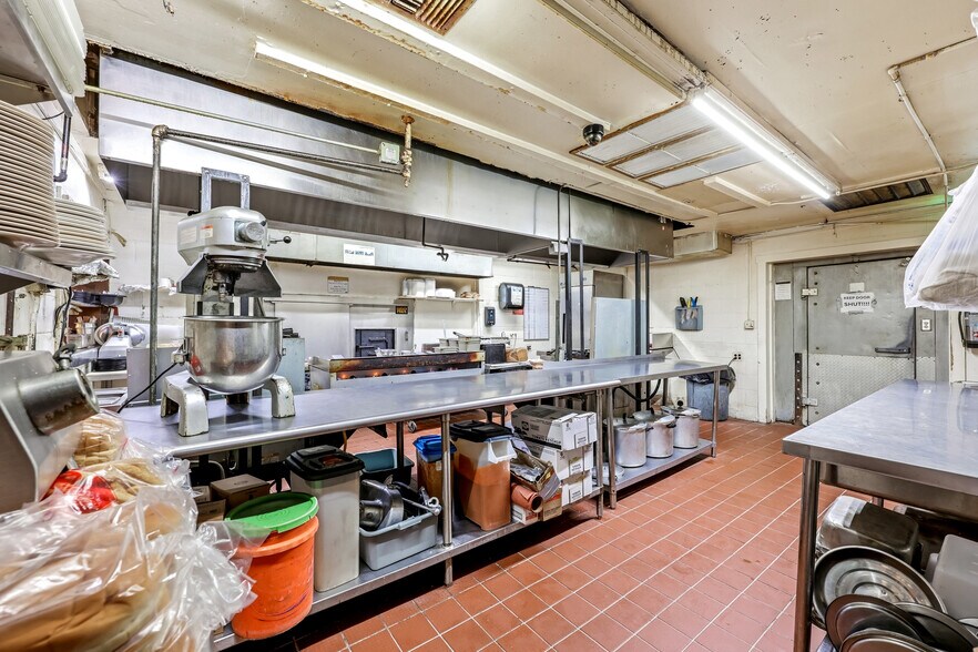 More Photos Of 6745 SE US Hwy 301, Hawthorne Freestanding For Sale