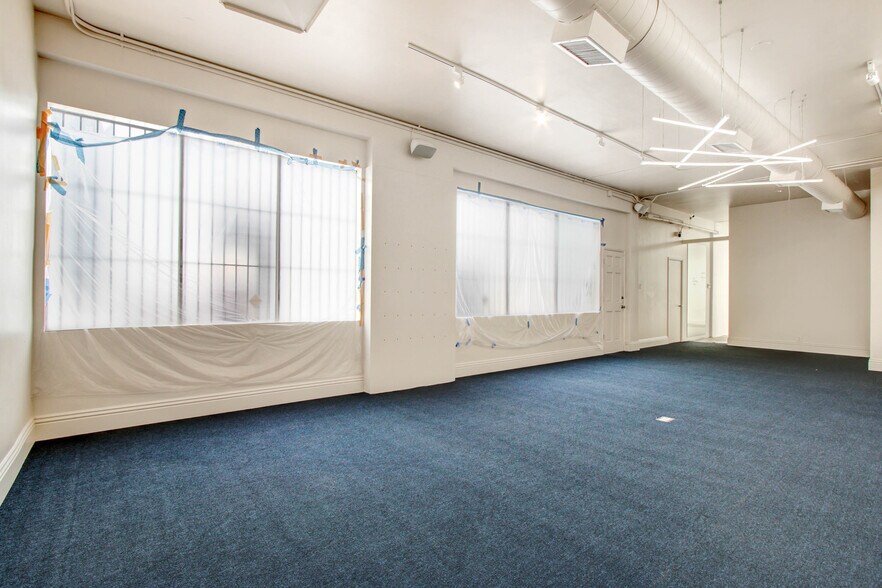 More Photos Of 416-424 N Fairfax Ave, Los Angeles Storefront For Lease