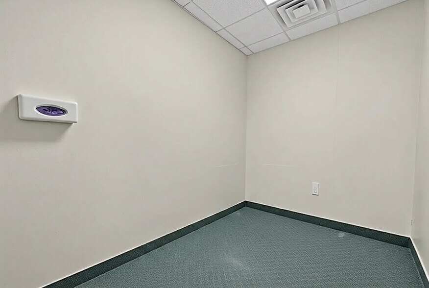 More Photos Of 24-26 Liberty Square Mall, Stony Point Office For Sale