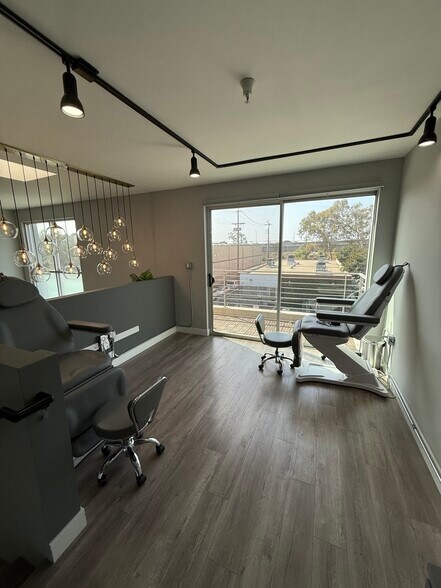 More Photos Of 2332 Cotner Ave, Los Angeles Loft Creative Space For Lease