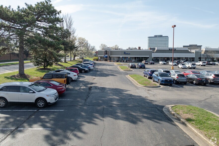 More Photos Of 150-300 N Hurstbourne Pky, Louisville General Retail For Sale