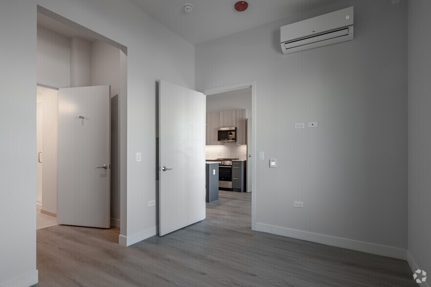 More Photos Of 670 N May St, Chicago Apartments For Lease