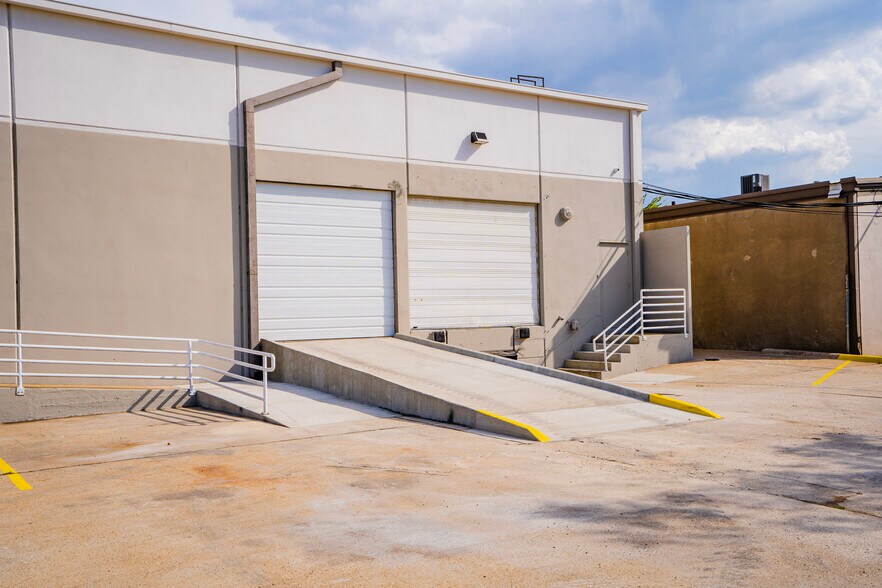 More Photos Of 2626 Sea Harbor Rd, Dallas Warehouse For Sale
