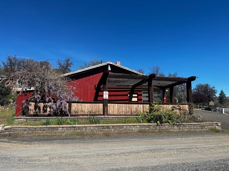 More Photos Of 99 3rd St, Maupin Restaurant For Sale