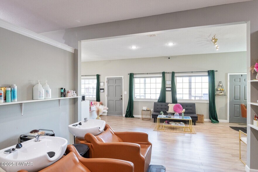 More Photos Of 777 W Church St, Lexington General Retail For Sale