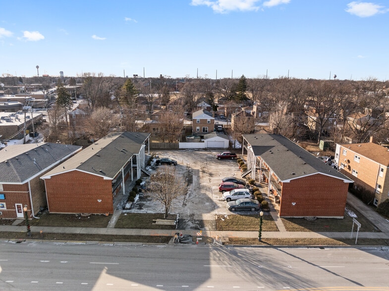 More Photos Of 438 N Wolf Rd, Hillside Apartments For Sale