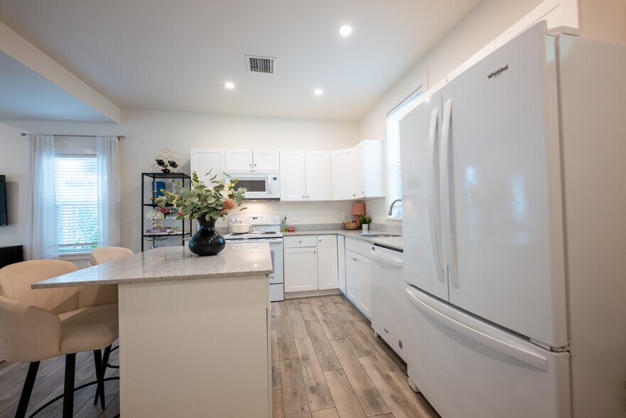 More Photos Of 1028 Truman Ave, Key West Storefront Retail Residential For Sale