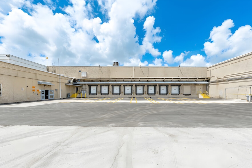 Primary Photo Of 18770 NE 6th Ave, Miami Refrigeration Cold Storage For Lease