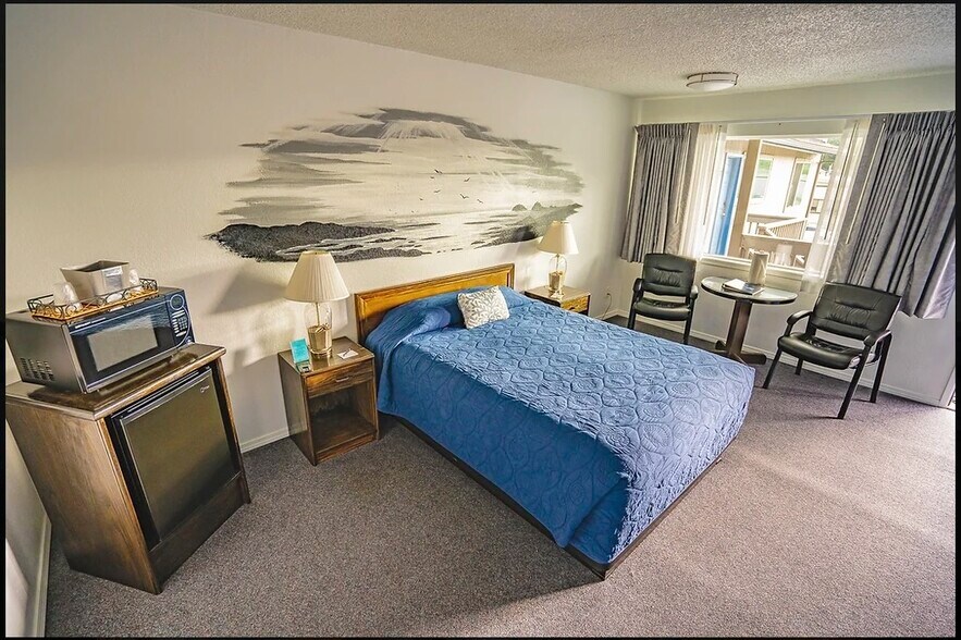 More Photos Of 460 Highway 101, Bandon Hotel For Sale