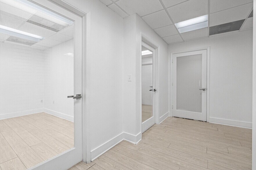 More Photos Of 6330 Manor Ln, South Miami Office For Lease