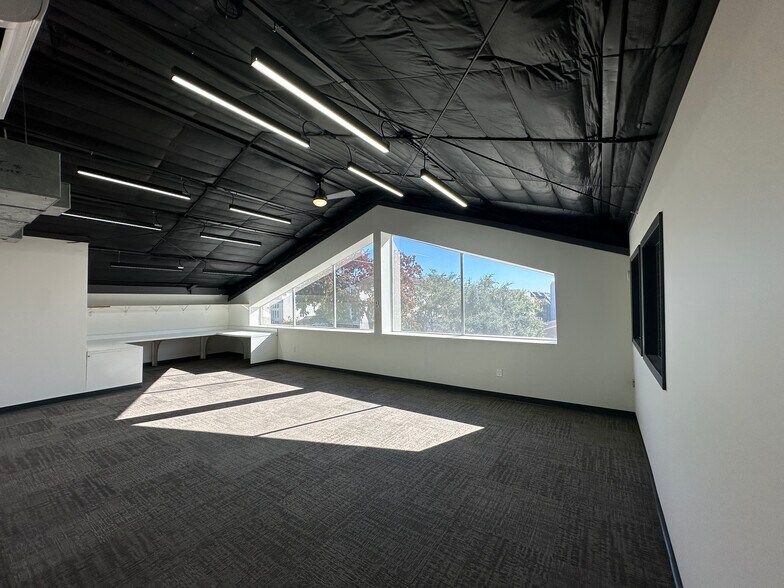 More Photos Of 5712 Val Verde St, Houston Loft Creative Space For Sale