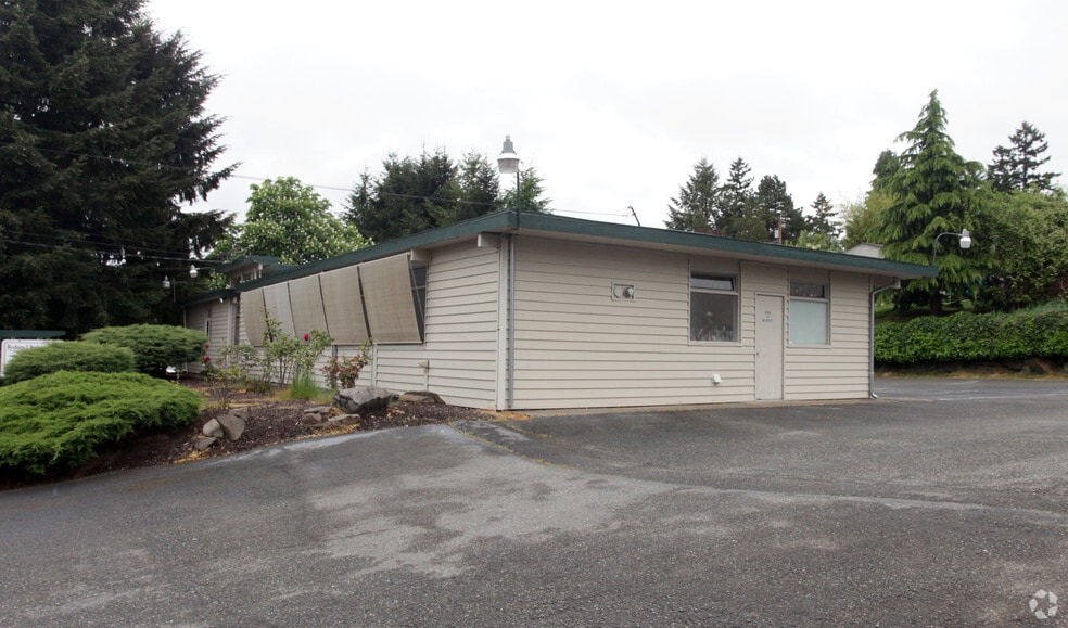 More Photos Of 20710-20716 1st Ave S, Des Moines Office For Lease