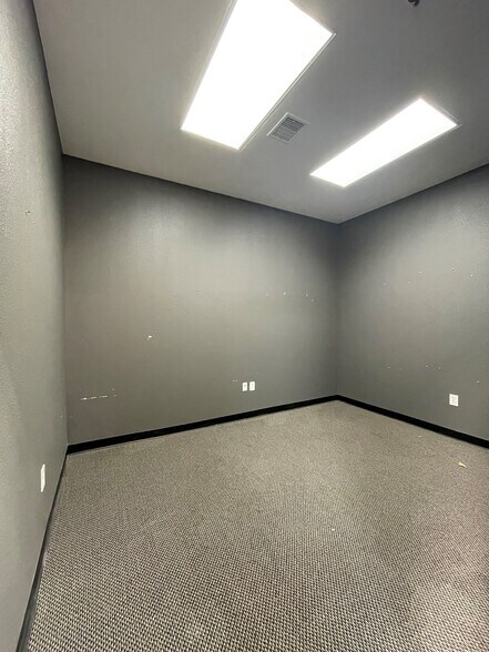 More Photos Of 8101 Kuykendahl Rd, The Woodlands Office For Lease