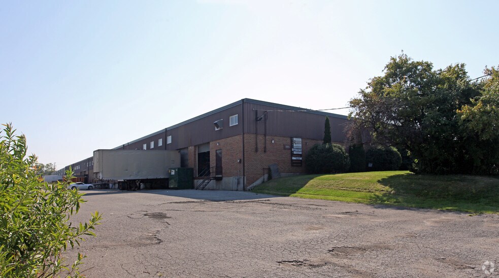 More Photos Of 895 Dillingham Rd, Pickering Warehouse For Lease