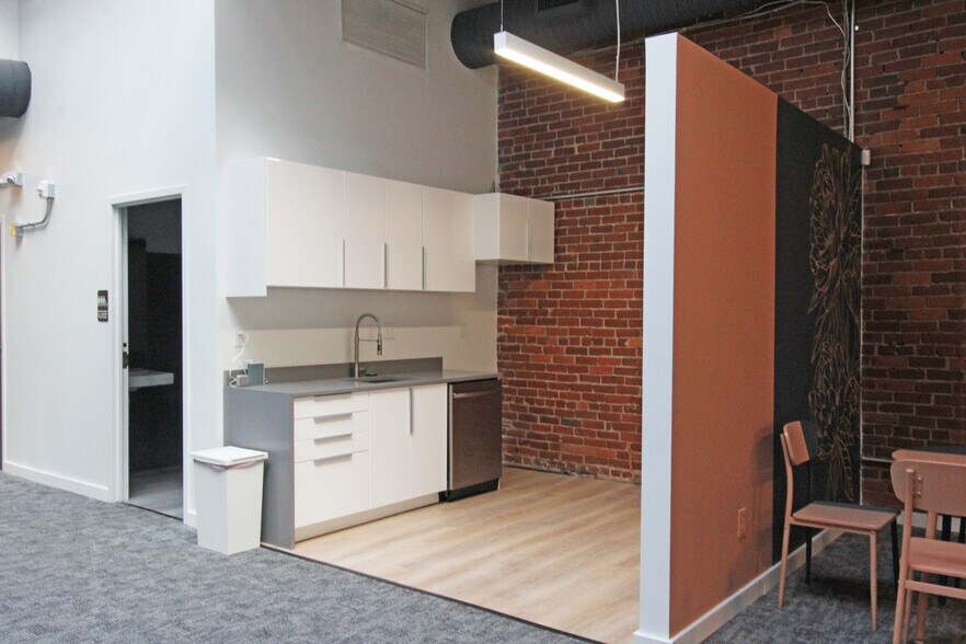 More Photos Of 133-135 W 4th St, Cincinnati Office Residential For Lease