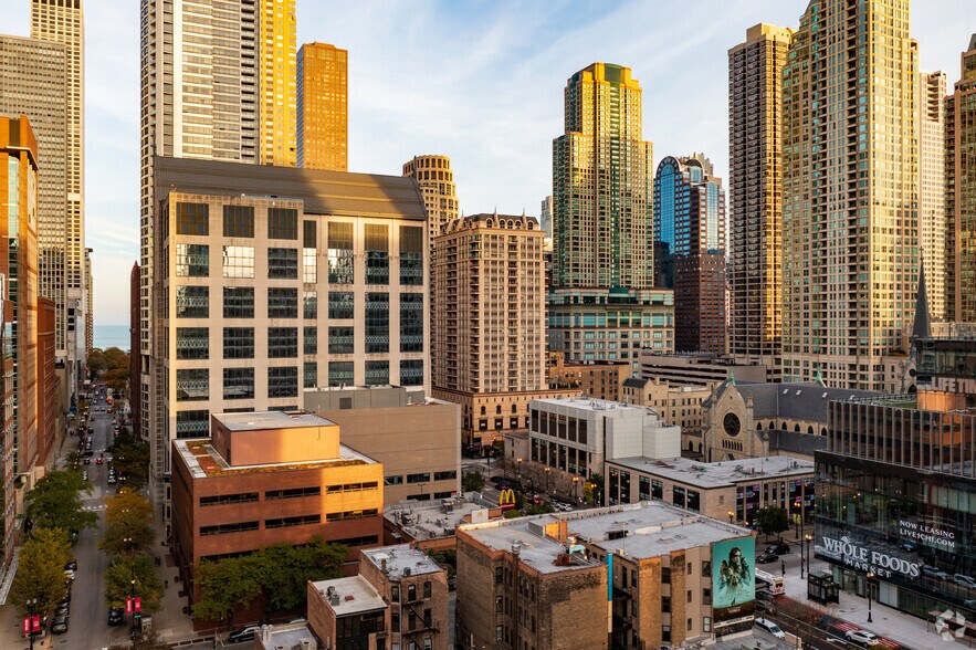 More Photos Of 747 N Wabash Ave, Chicago Apartments For Lease