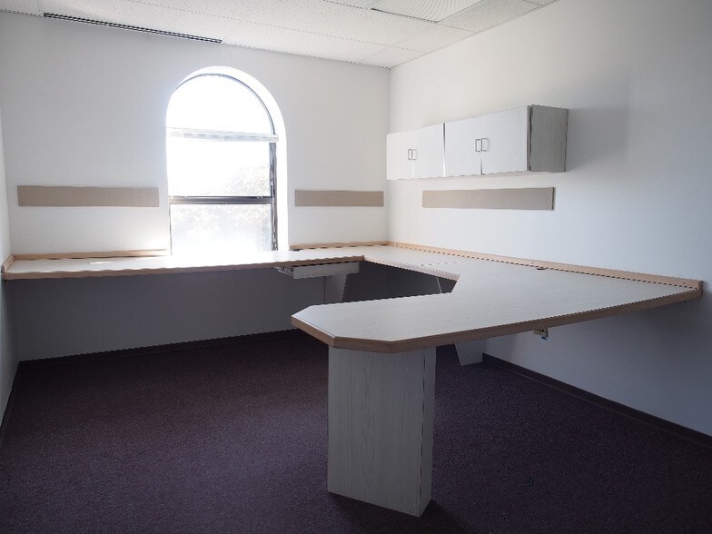 More Photos Of 329-331 S York Rd, Bensenville Daycare Center For Lease