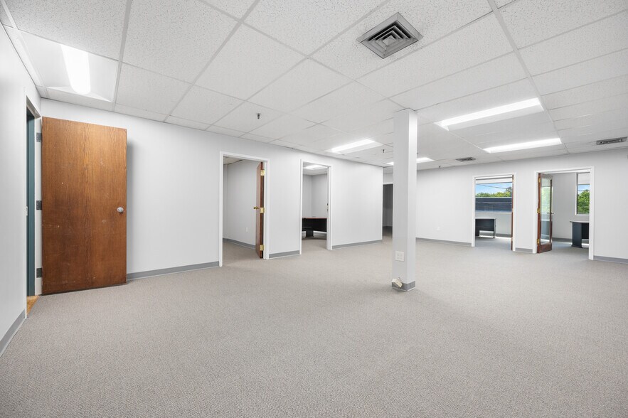 More Photos Of 55 Accord Park Dr, Rockland Office For Lease