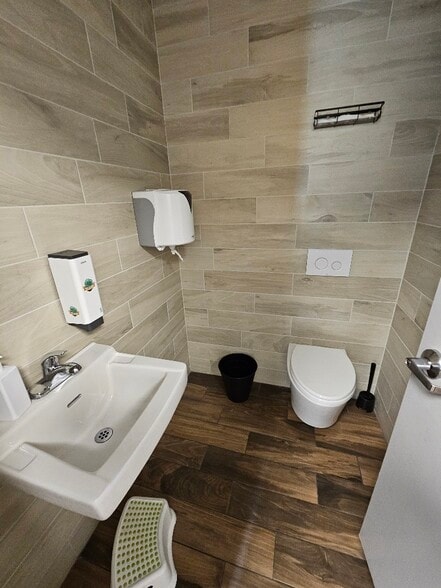 More Photos Of 3586 Nostrand Ave, Brooklyn Office For Lease