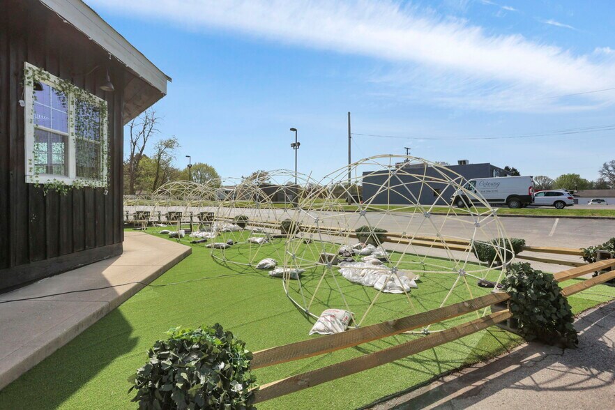 More Photos Of 1122 Hebron Rd, Heath Restaurant For Sale