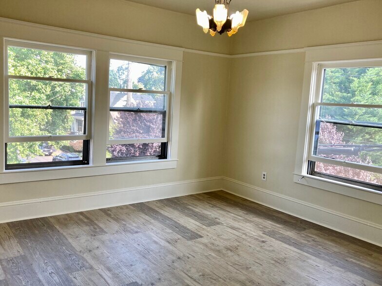 More Photos Of 4435 SE Belmont St, Portland Apartments For Sale