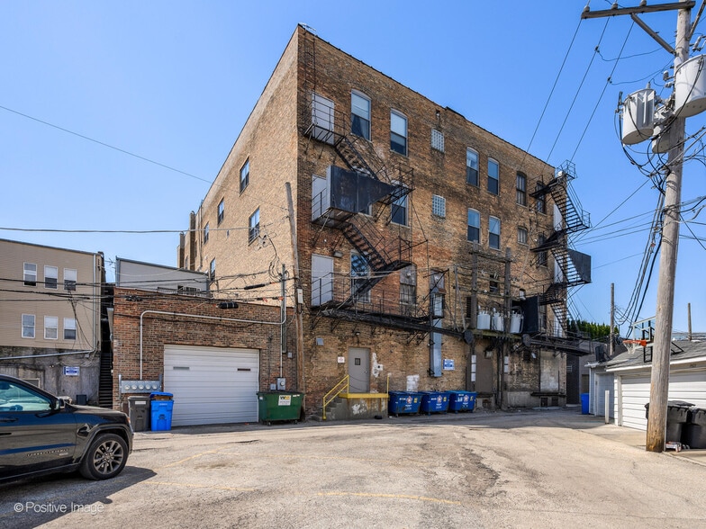 More Photos Of 3045-3047 N Lincoln Ave, Chicago Loft Creative Space For Lease
