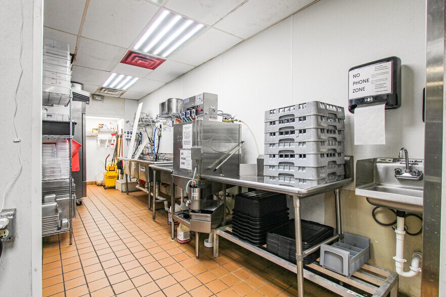 More Photos Of 614 Adams St, Toledo Restaurant For Lease