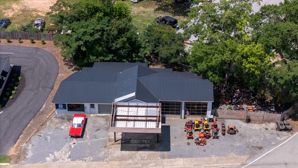 More Photos Of 217 Main St, Pine Mountain General Retail For Sale