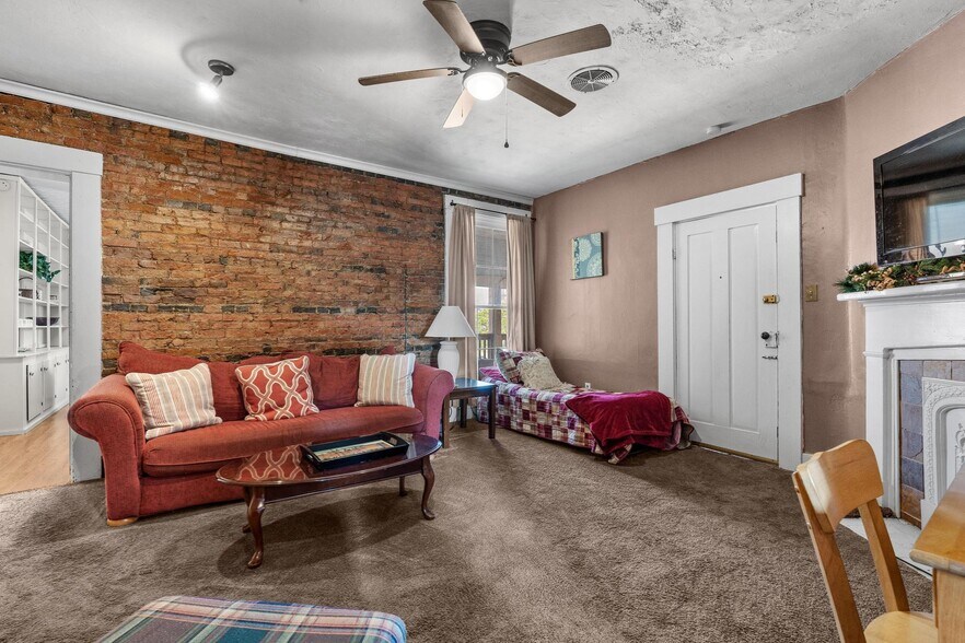 More Photos Of 115 W Main St, Wilmington Office For Sale