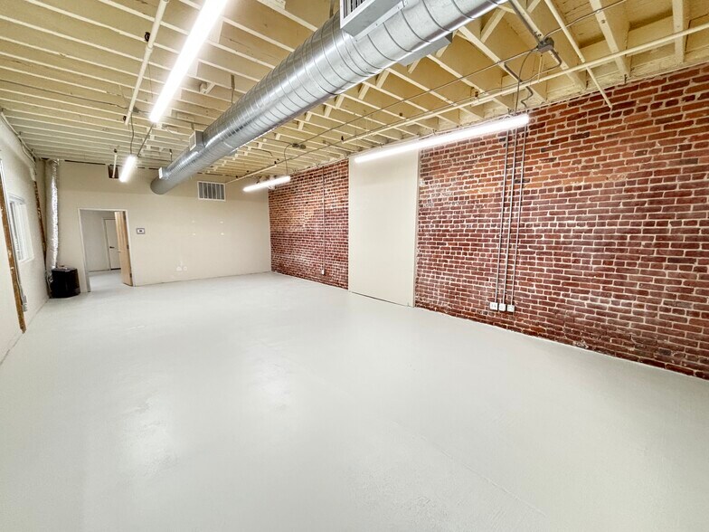 More Photos Of 230-236 8th St, San Francisco Light Manufacturing For Lease