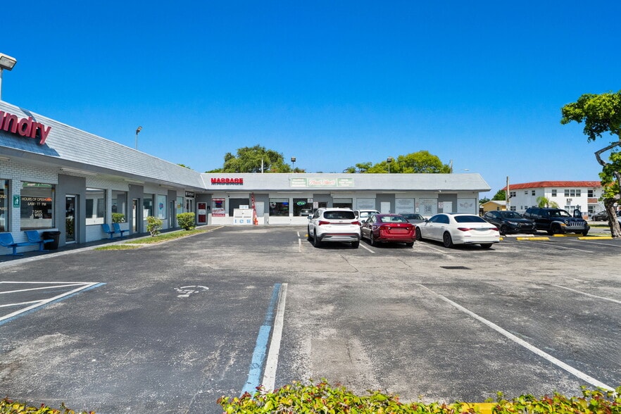 More Photos Of 265 S Federal Hwy, Dania Beach Storefront For Lease