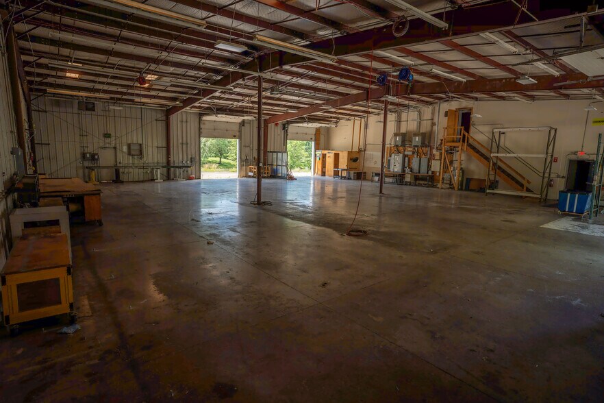More Photos Of 11075 Parker Dr, Irwin Warehouse For Sale