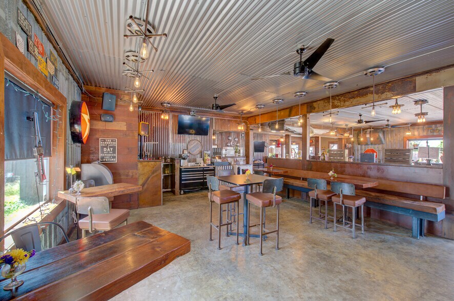 More Photos Of 780-782 US 101, Chinook Restaurant For Sale