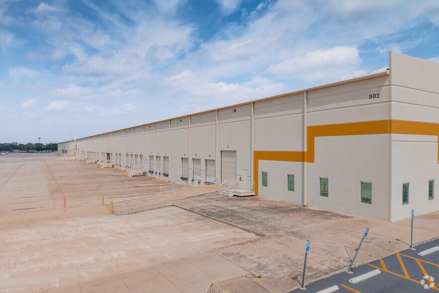 Primary Photo Of 302 Tayman St, San Antonio Distribution For Lease