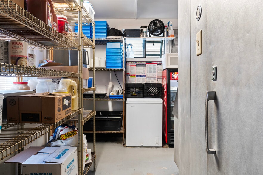 More Photos Of 52 Post Rd, Wells Restaurant For Sale