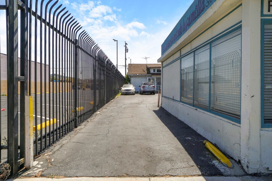 More Photos Of 11850 Hawthorne Blvd, Hawthorne Storefront Retail Residential For Sale