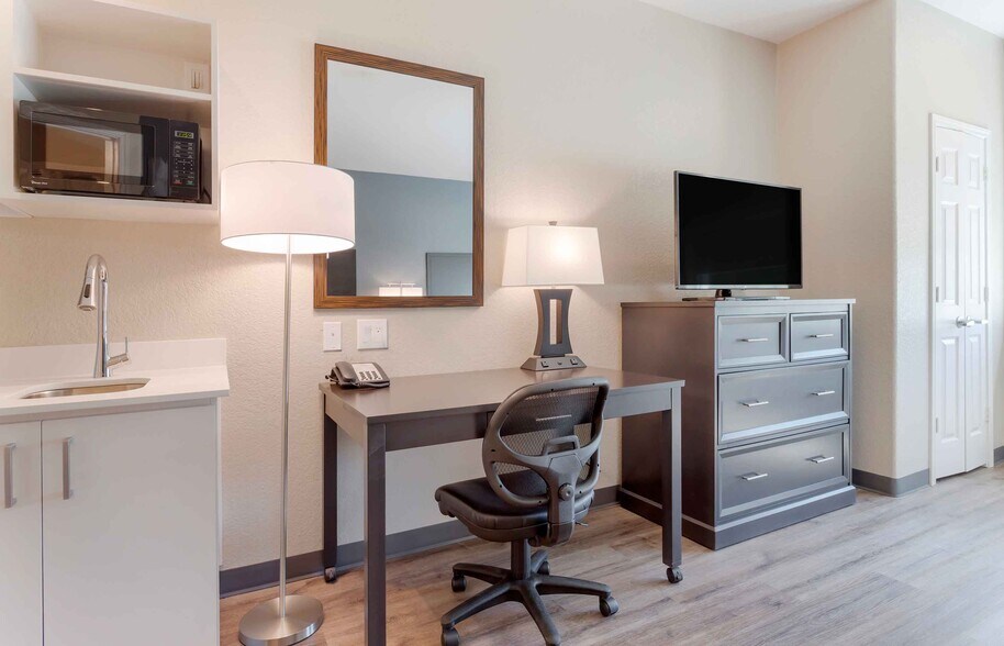 More Photos Of 7212 Eastpoint Blvd, Baytown Hotel For Sale