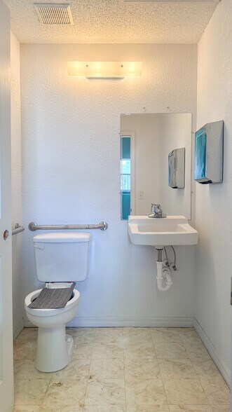 More Photos Of 4040 E County Road 540A, Lakeland Religious Facility For Sale
